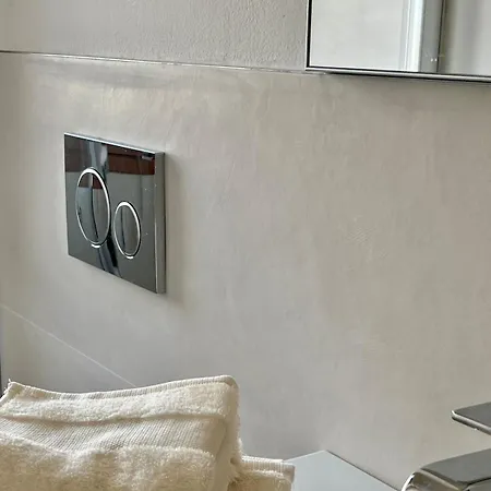 Giuliana Apartman *